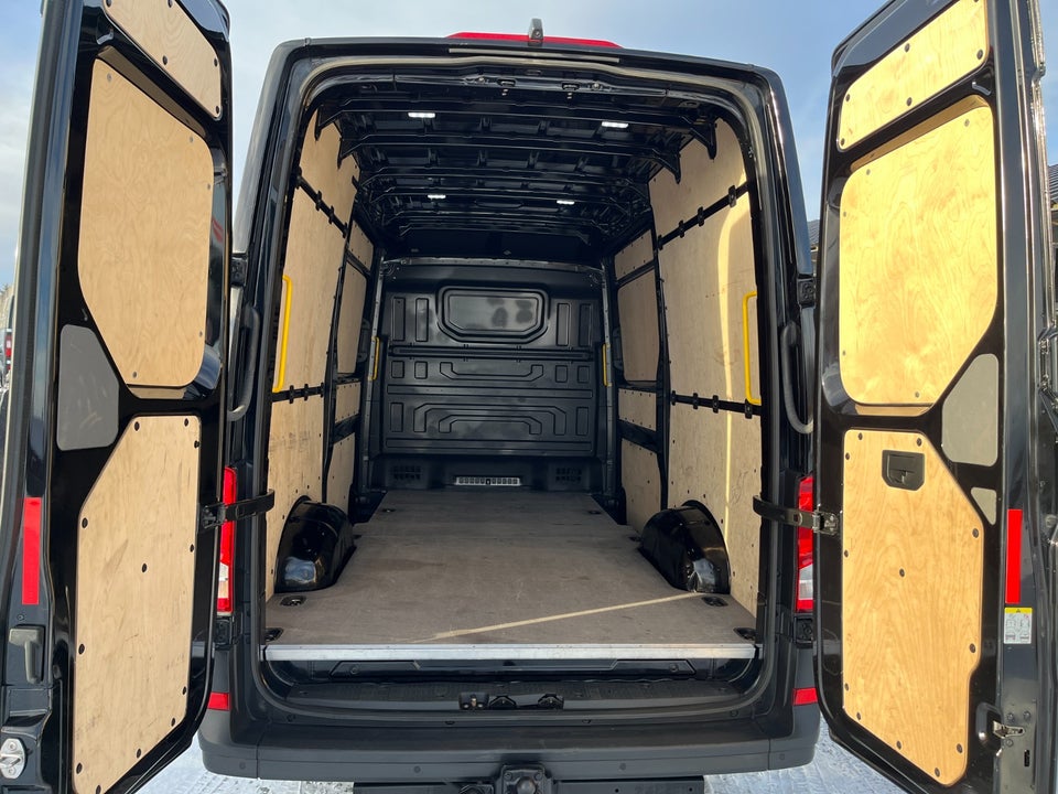 VW Crafter 35 2,0 TDi 177 Kassevogn L3H3