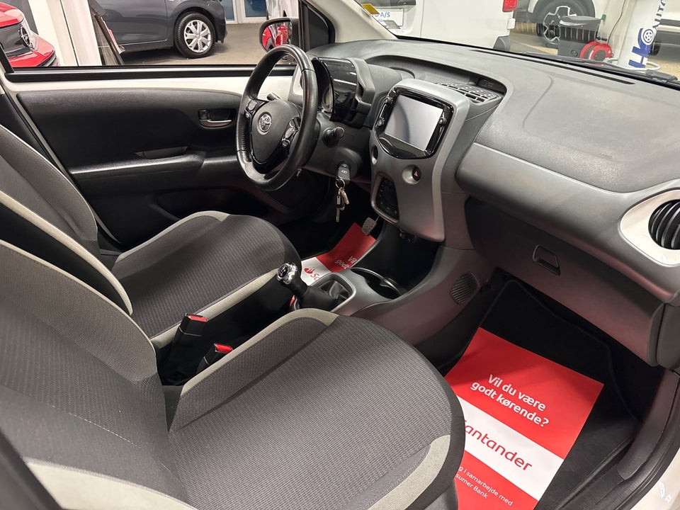 Toyota Aygo 1,0 VVT-i x-press 5d