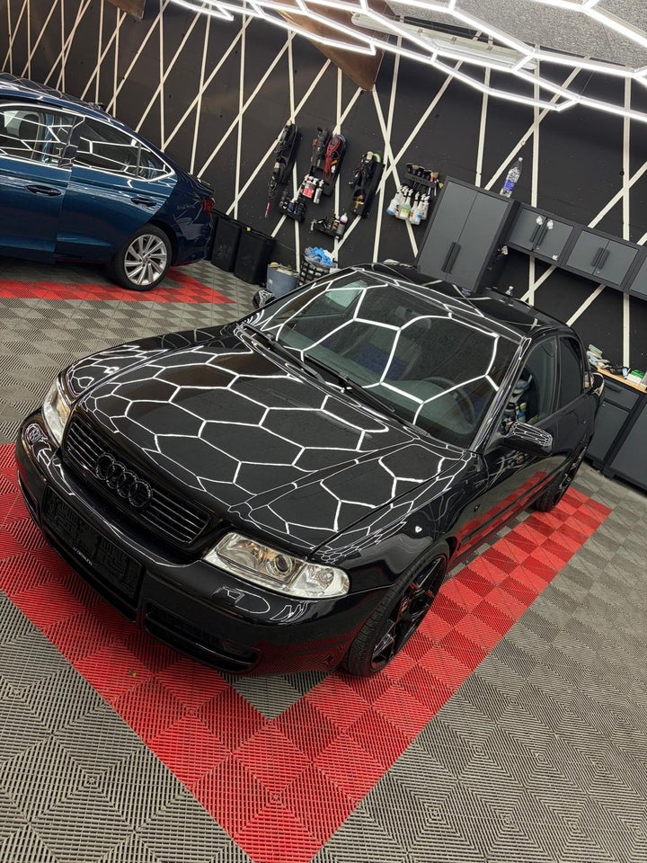 Audi A4 1,8 T quattro 4d