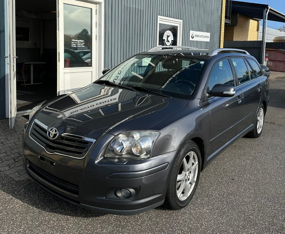 Toyota Avensis 1,8 Sol+ stc. 5d