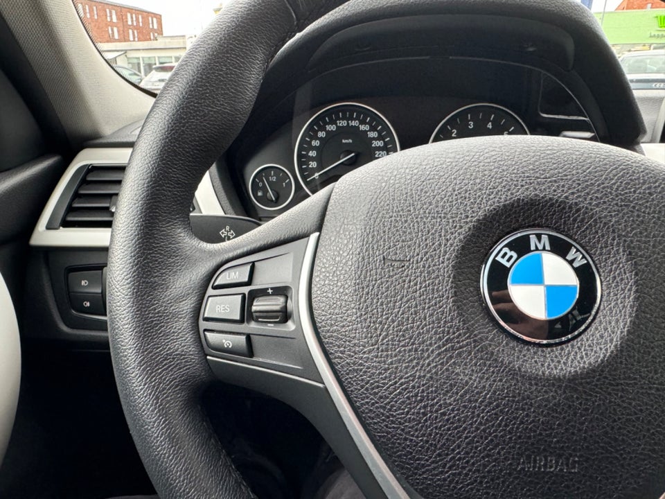 BMW 318i 2,0 Touring Advantage aut. 5d