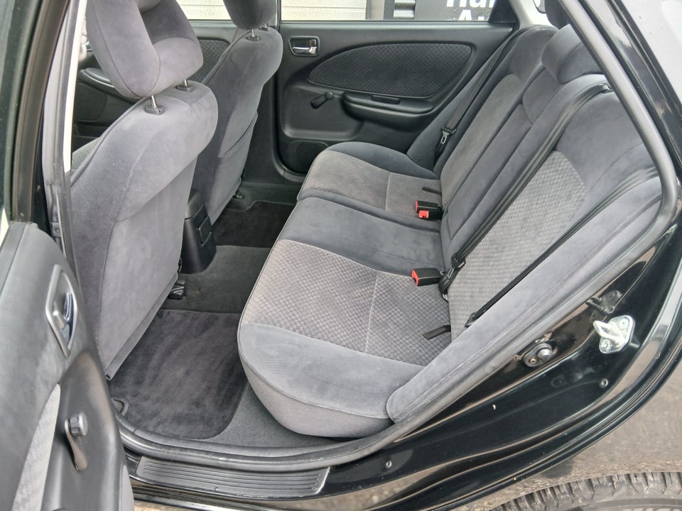 Toyota Avensis 1,8 VVT-i Terra 5d