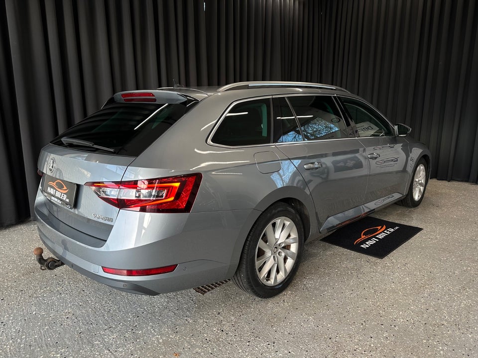 Skoda Superb 2,0 TDi 190 Style Combi DSG 5d