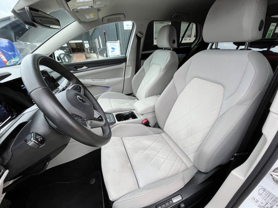 VW Golf VIII 2,0 TDi 150 Style DSG Van 5d