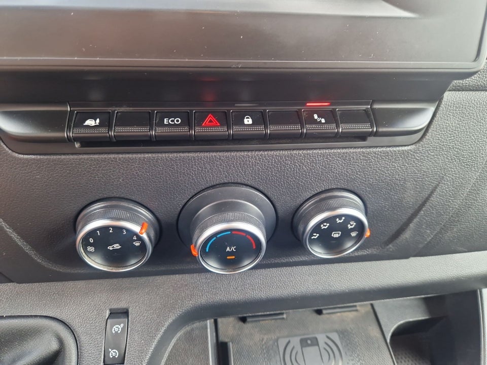 Renault Master IV T33 2,3 dCi 135 L2H2 Kassevogn