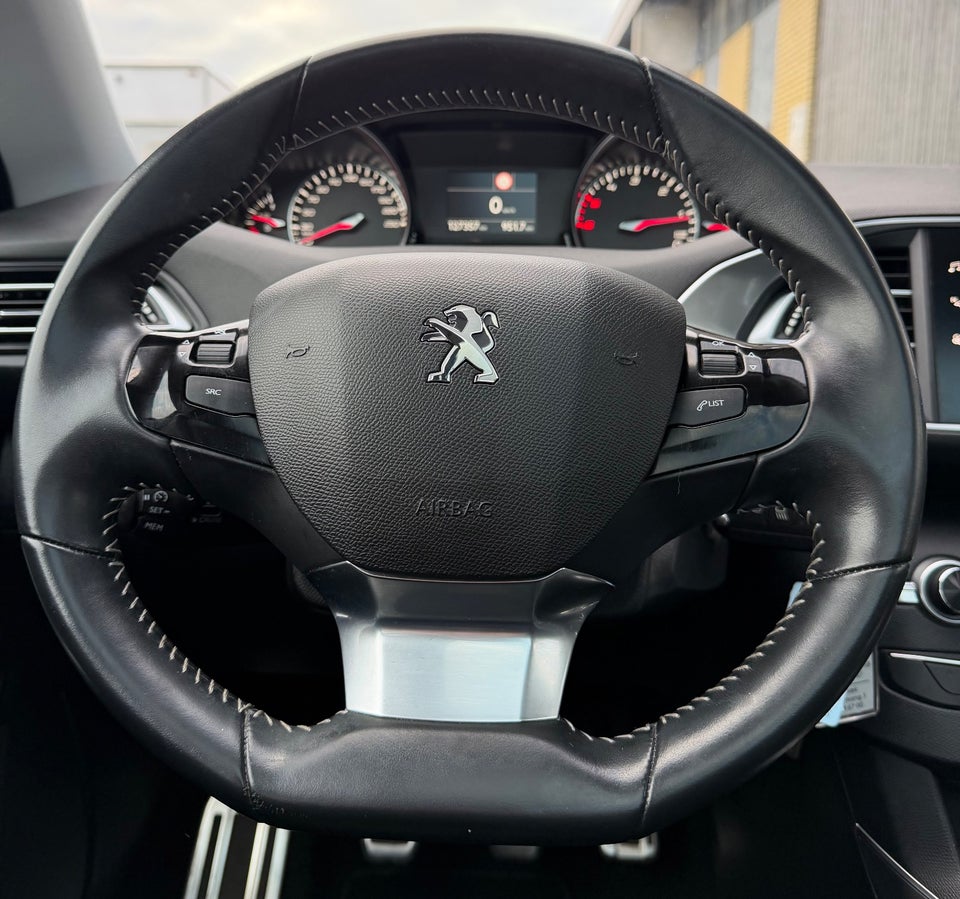 Peugeot 308 1,5 BlueHDi 130 Prestige Sky 5d