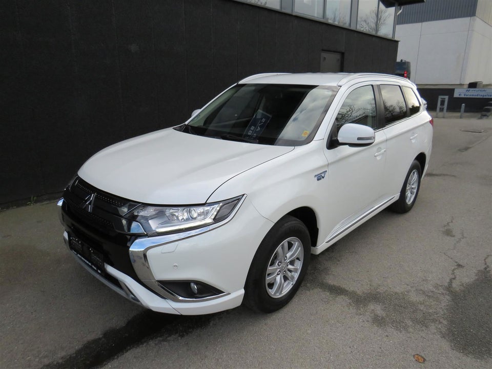 Mitsubishi Outlander 2,4 PHEV Invite+ CVT 4WD 5d