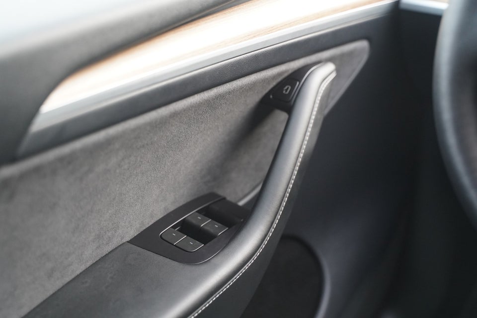 Tesla Model Y Long Range AWD 5d