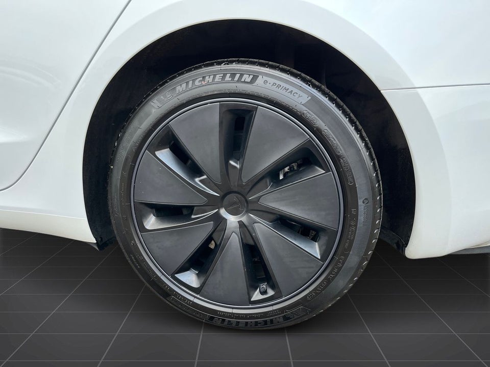 Tesla Model 3 RWD 4d