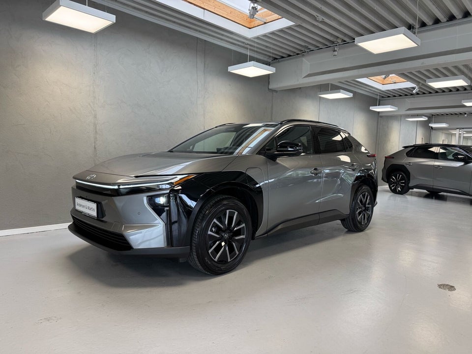 Toyota bZ4X 73 Active Tech 5d