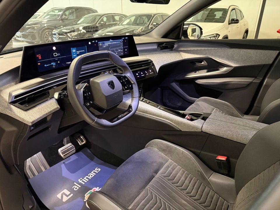 Peugeot e-3008 77 GT 5d