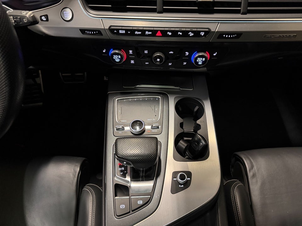 Audi Q7 3,0 TDi 272 S-line quattro Tiptr. 7prs 5d