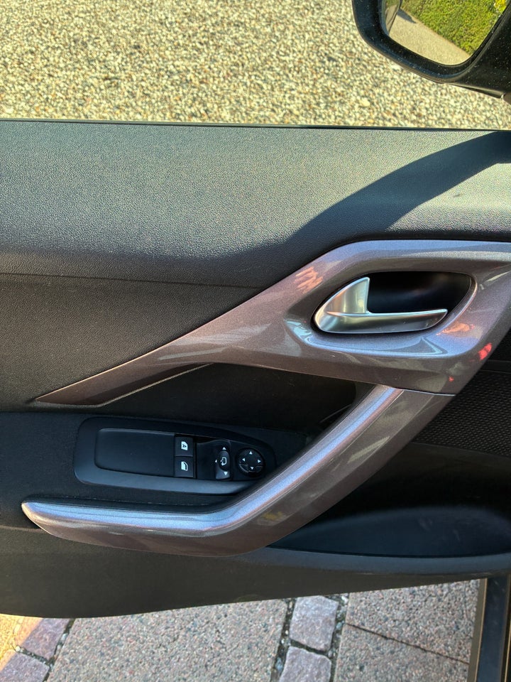Peugeot 2008 1,2 VTi 82 Active 5d