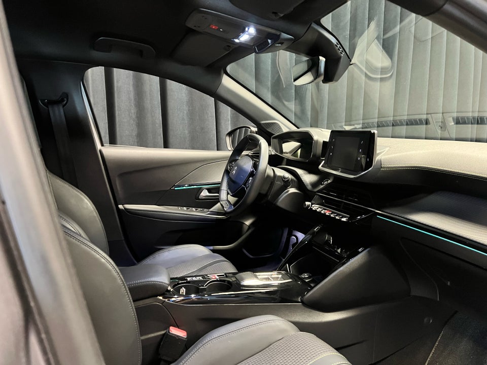 Peugeot e-208 50 GT 5d
