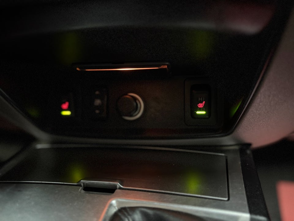 Mitsubishi L200 2,5 DI-D Db.Kab Intense aut. 4d