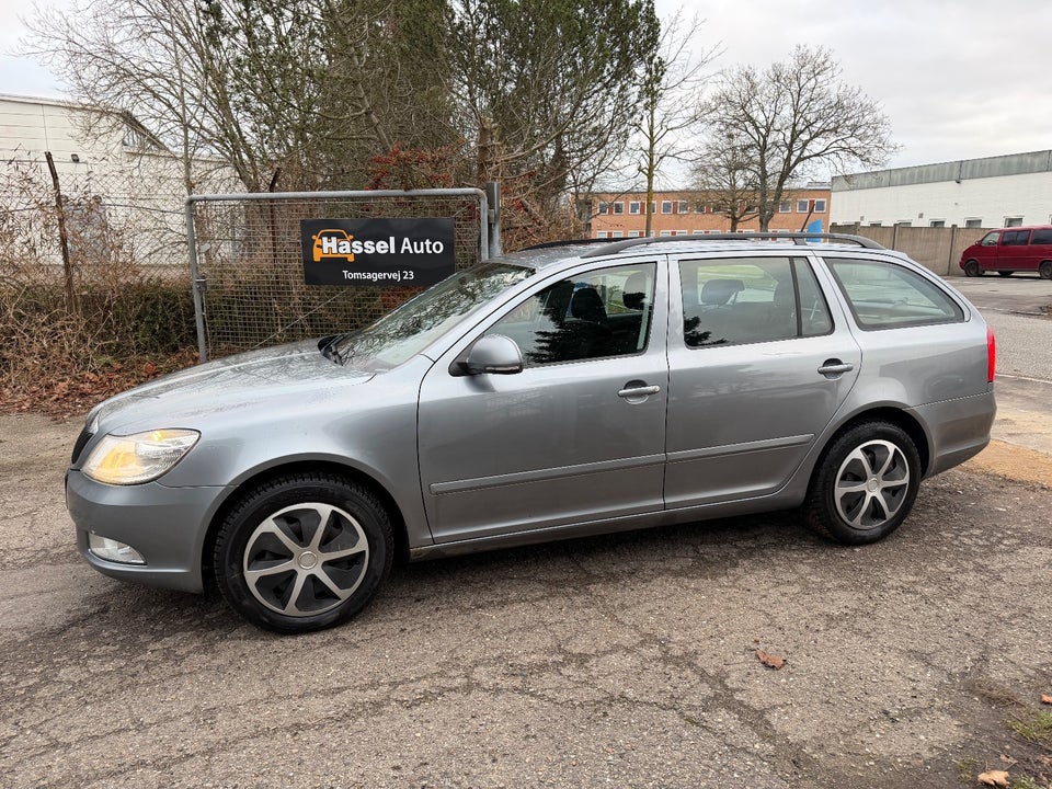 Skoda Octavia 1,6 TDi 105 Ambiente Combi 5d