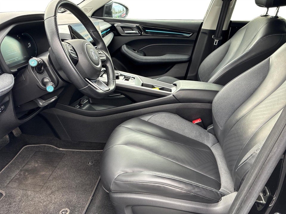 MG MG5 61 Luxury 5d