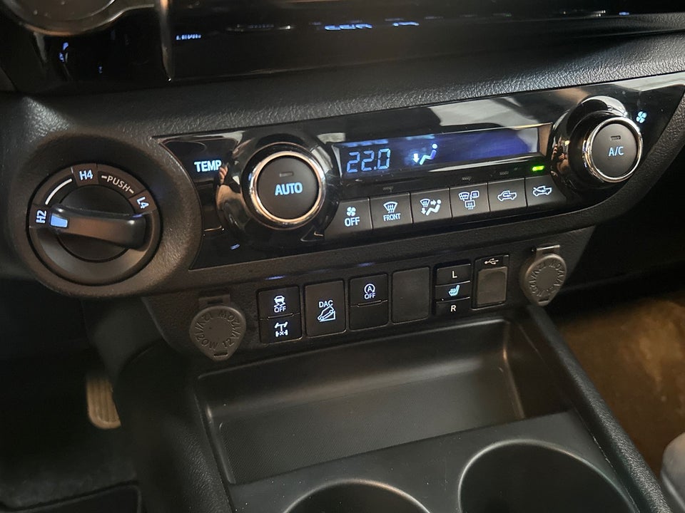Toyota HiLux 2,8 D T3 Db.Kab aut. 4d