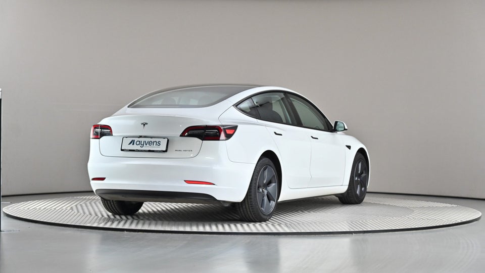 Tesla Model 3 Long Range AWD 4d