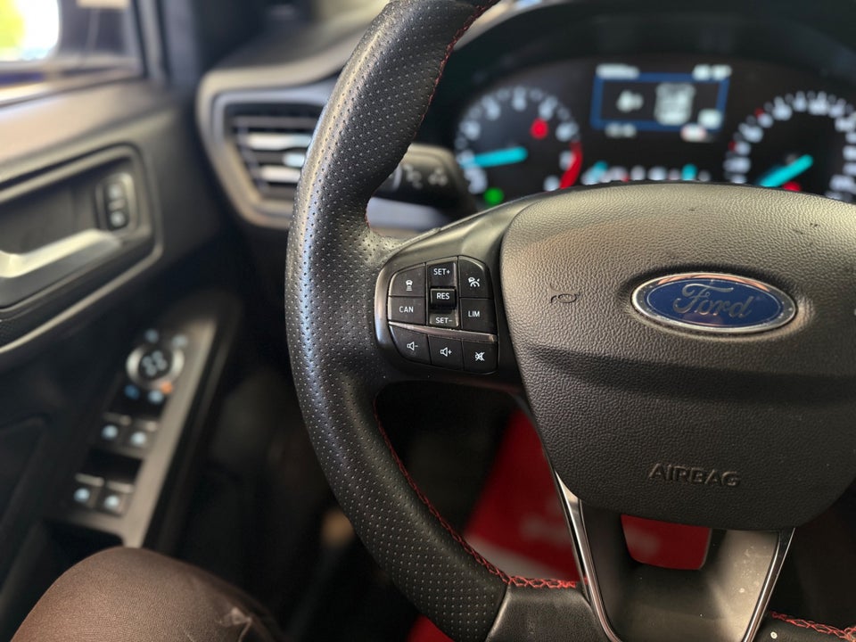 Ford Focus 1,0 EcoBoost mHEV ST-Line stc. 5d