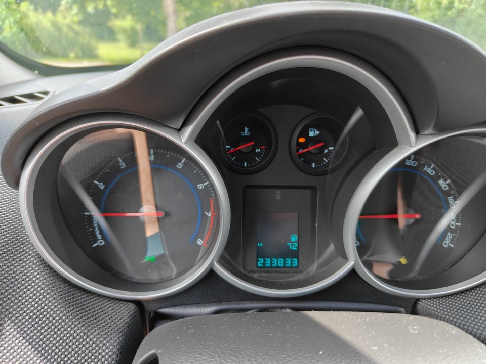 Chevrolet Cruze 1,8 LTZ stc. 5d