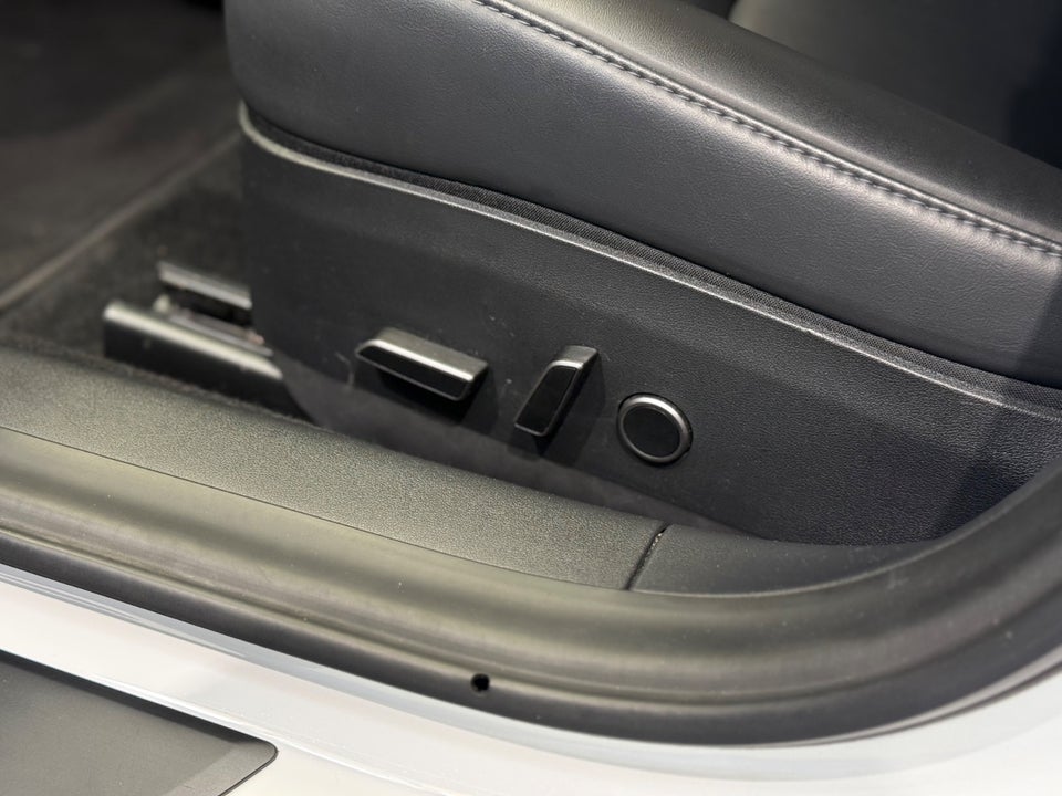 Tesla Model 3 Long Range AWD 4d