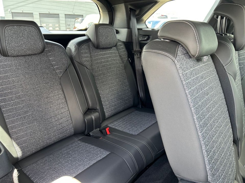 Peugeot e-5008 77 Allure 7prs 5d