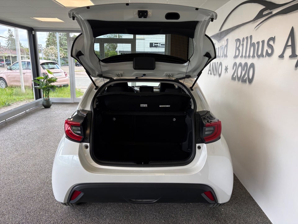 Toyota Yaris 1,5 Hybrid H3 e-CVT 5d