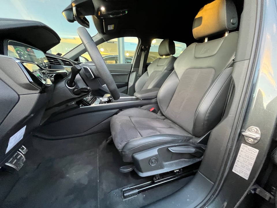 Audi Q8 e-tron 55 S-line quattro 5d