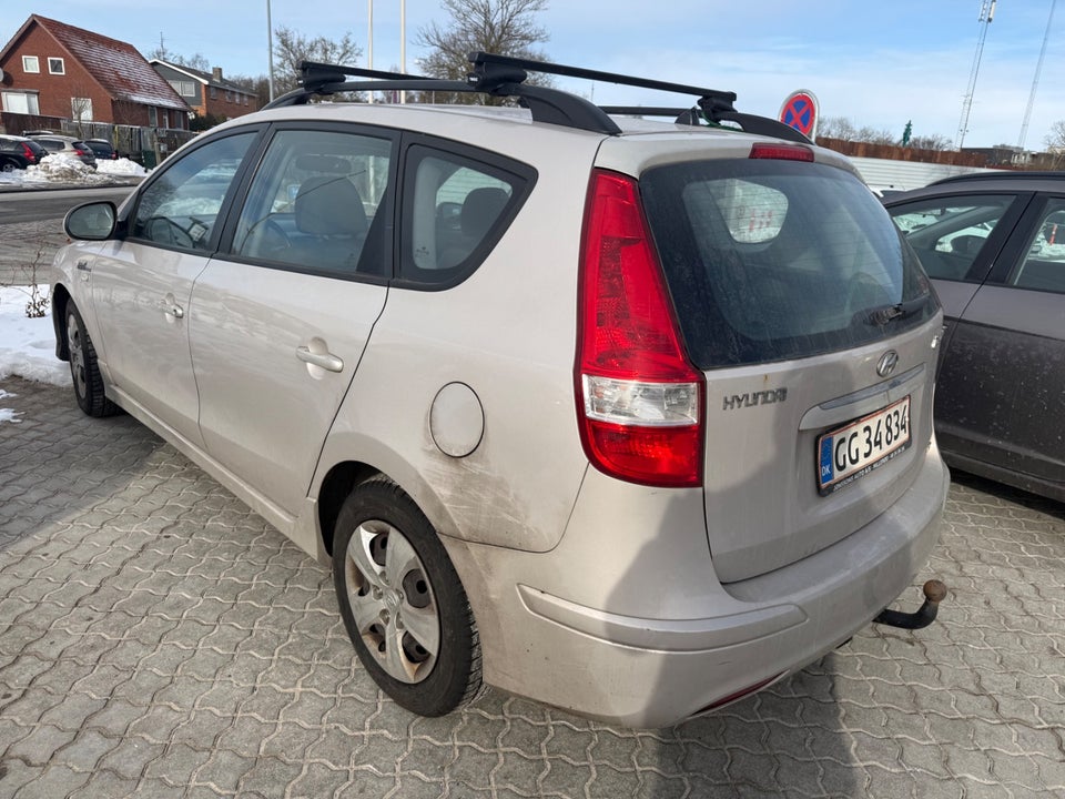 Hyundai i30 1,6 CRDi 90 Blue Drive CW 5d