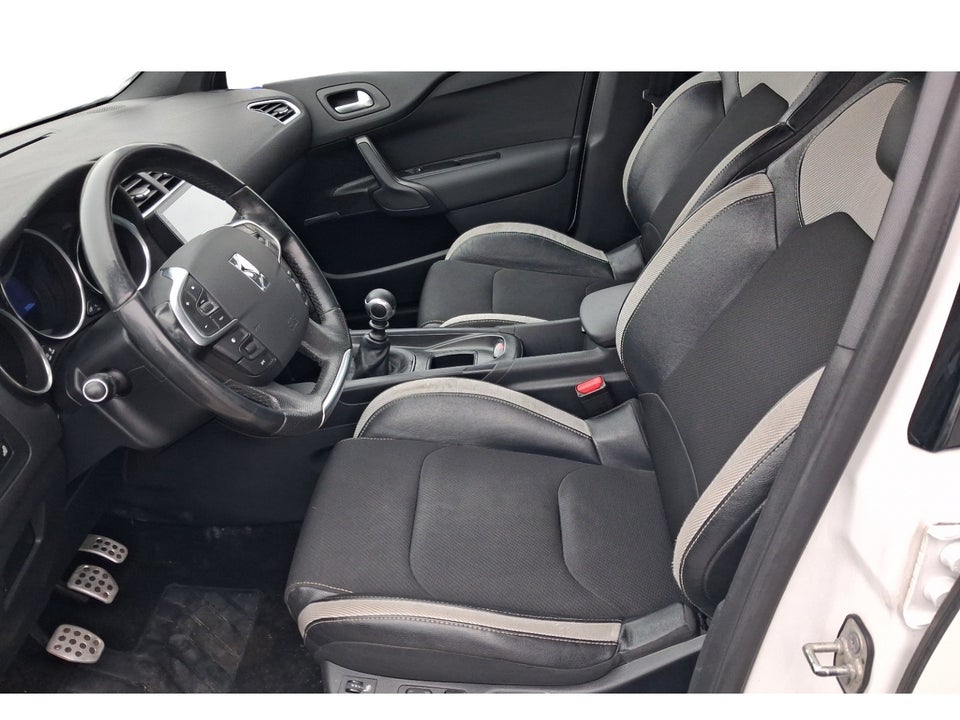 Citroën DS4 1,6 e-HDi 112 Style 5d