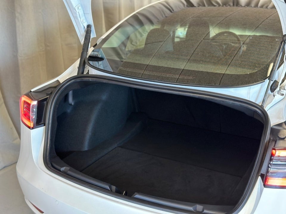 Tesla Model 3 Standard Range+ RWD 4d