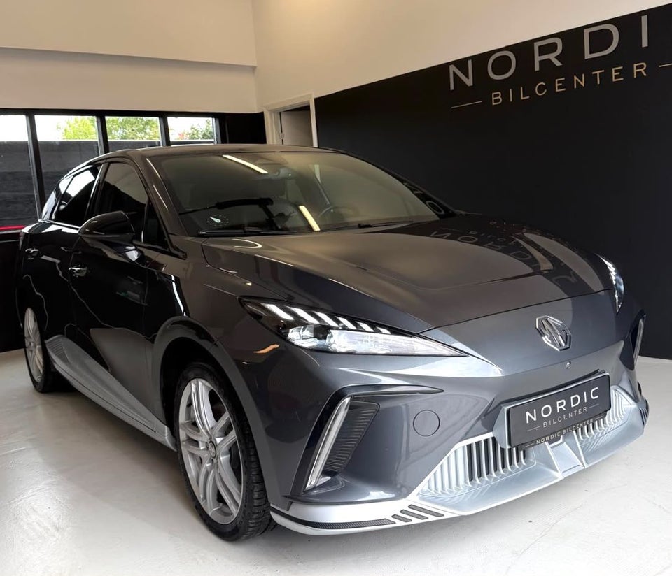 MG MG4 64 Luxury 5d