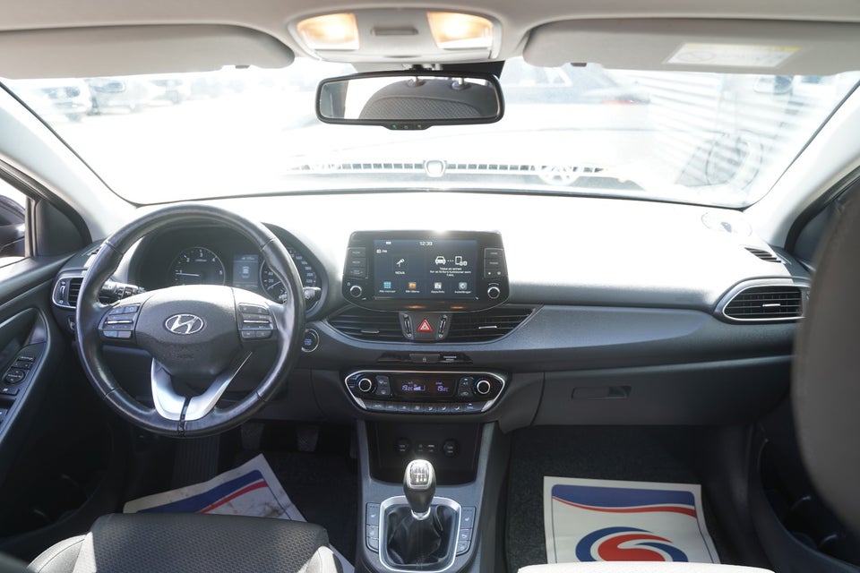 Hyundai i30 1,6 CRDi 115 Premium stc. 5d
