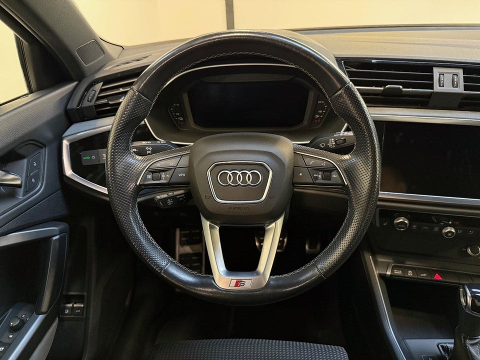 Audi Q3 45 TFSi e S-line S-tr. 5d