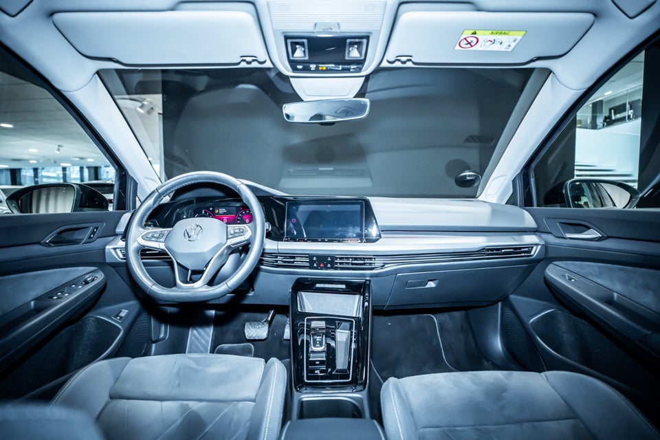 VW Golf VIII 1,4 eHybrid Style 75 Years Edition DSG 5d