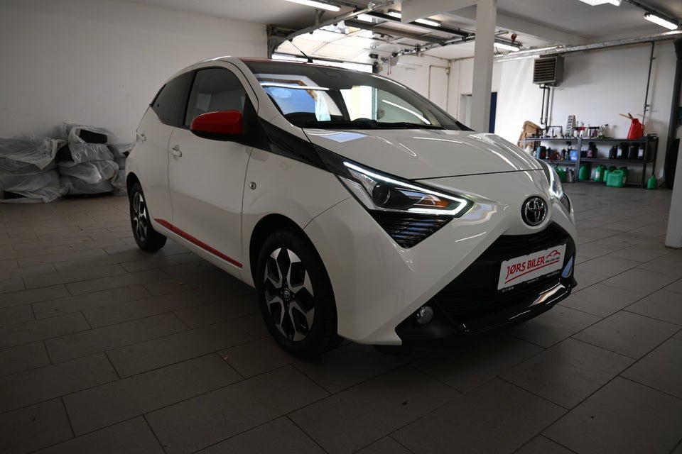 Toyota Aygo 1,0 VVT-i x-plore x-shift 5d