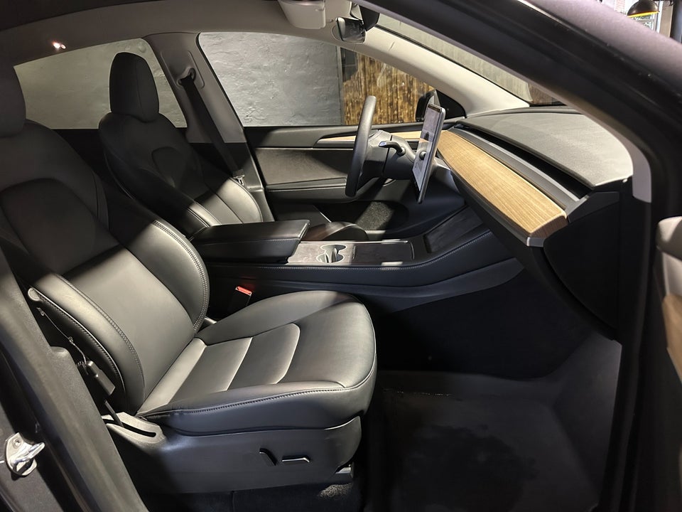 Tesla Model Y Long Range AWD 5d