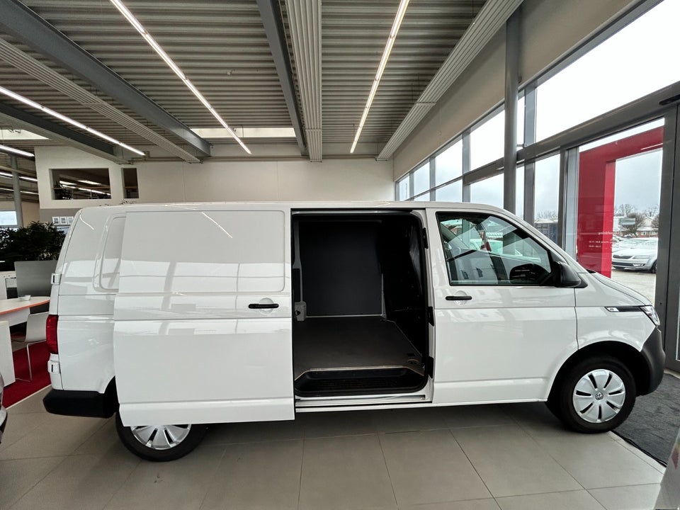 VW Transporter 2,0 TDi 150 Kassevogn lang