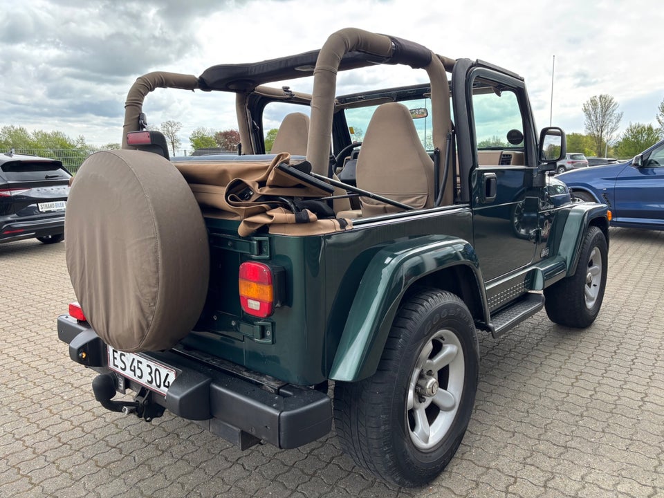 Jeep Wrangler 4,0 Sahara aut. 3d