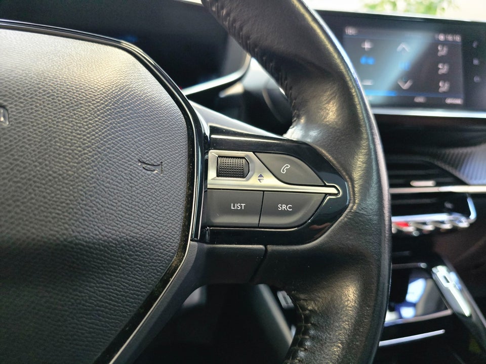 Peugeot 208 1,2 PureTech 100 Allure Sky 5d