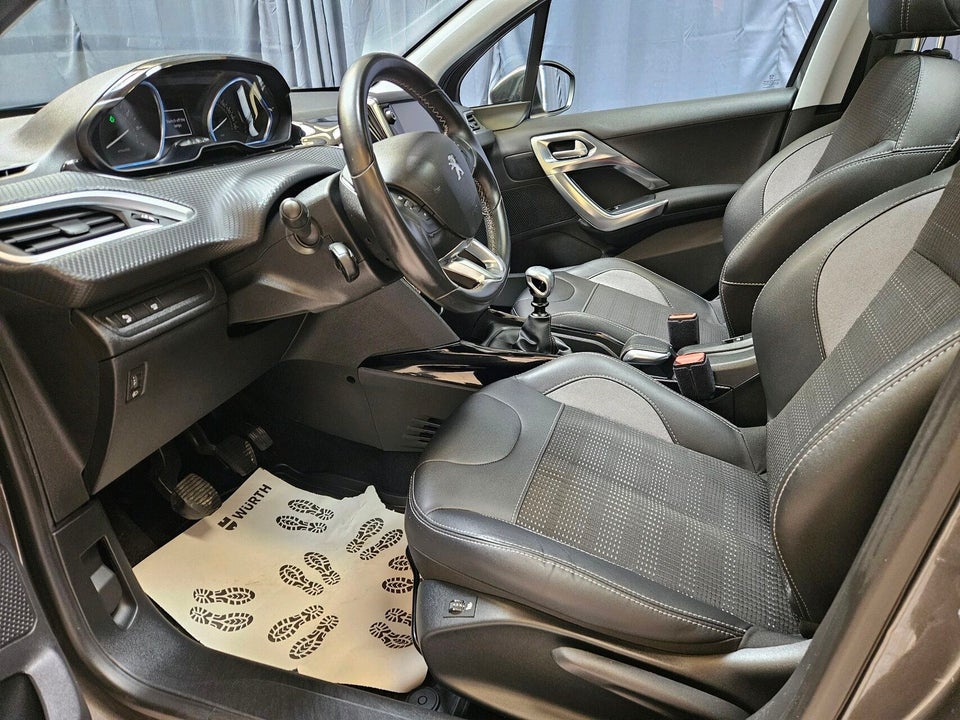 Peugeot 2008 1,2 PureTech 130 Allure Sky 5d