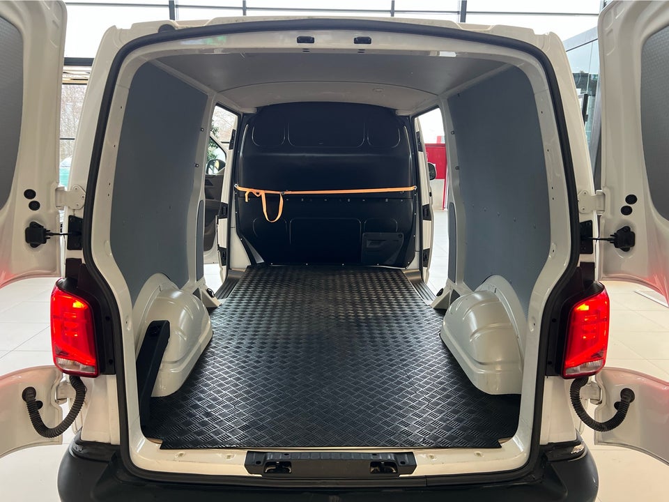 VW Transporter 2,0 TDi 150 Kassevogn DSG lang