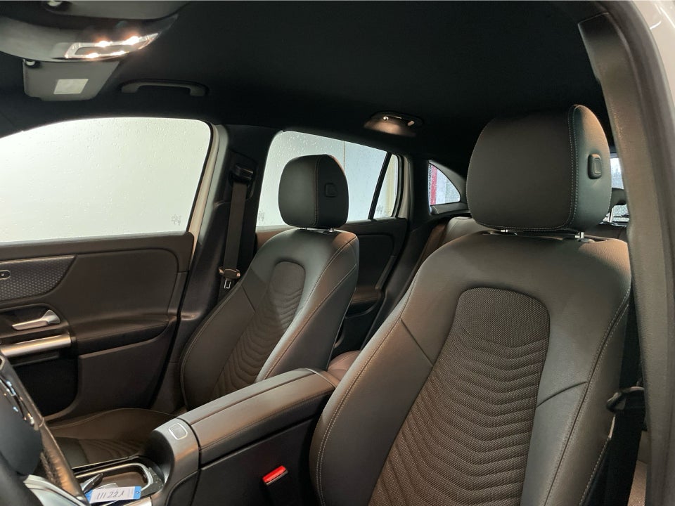 Mercedes EQA300 Progressive 4Matic 5d