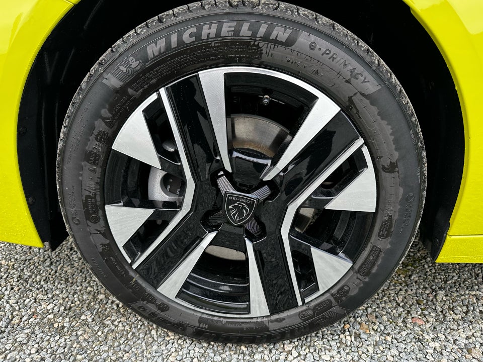 Peugeot 208 1,2 PureTech 100 Allure 5d