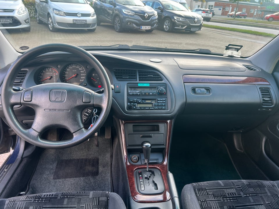 Honda Accord 1,8i LS aut. 4d