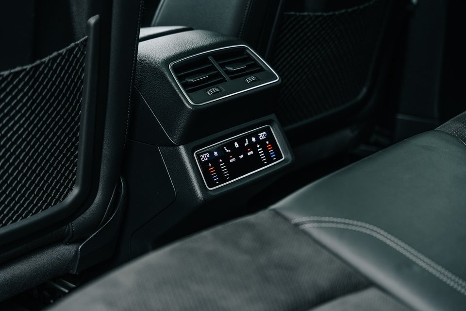 Audi e-tron 55 S-line quattro 5d