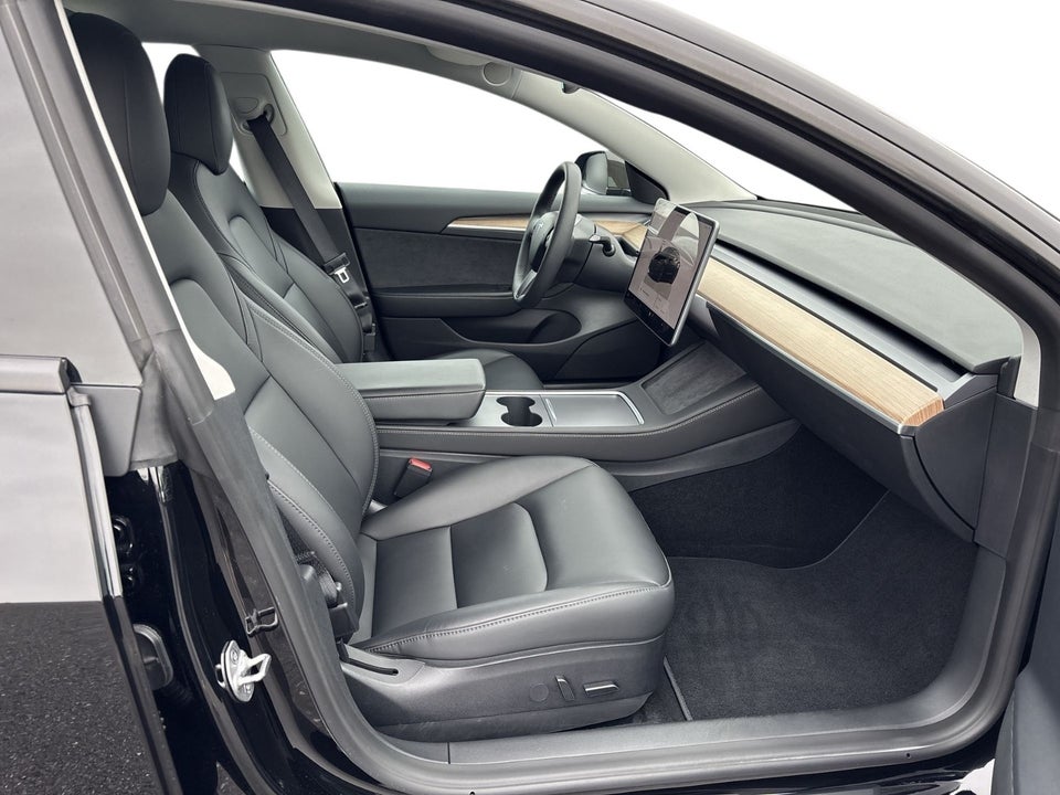 Tesla Model 3 Long Range RWD 4d