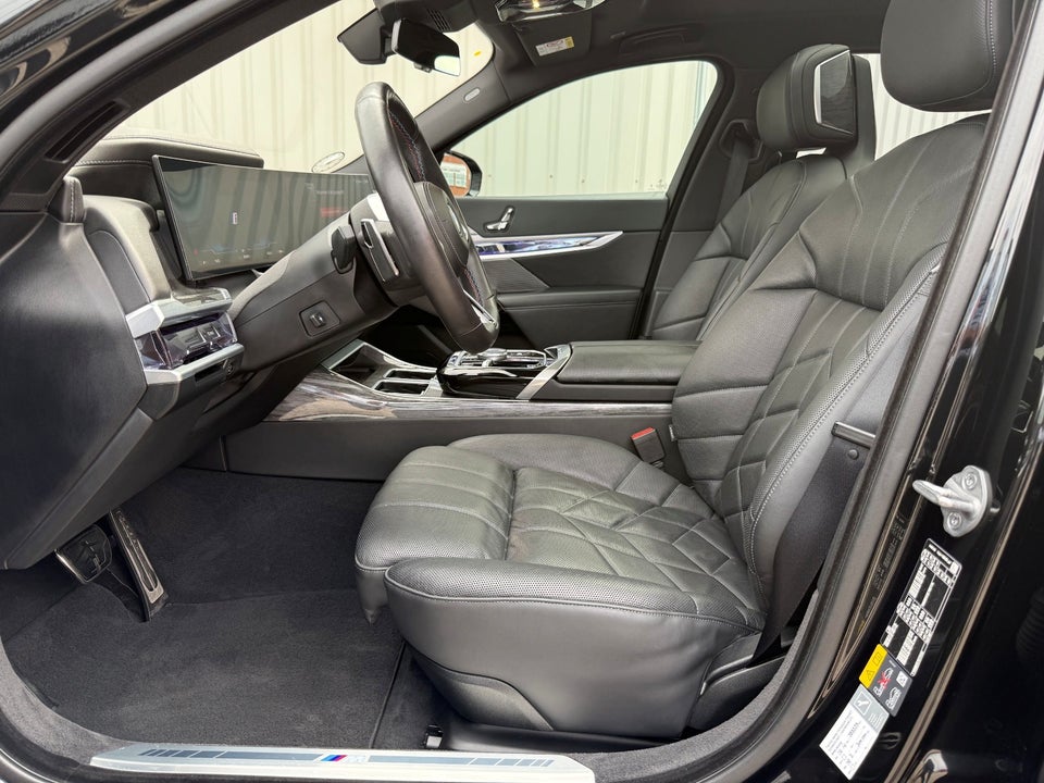 BMW i7 M70 M-Sport Pro Performance xDrive 4d