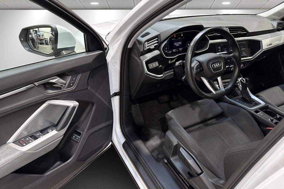 Audi Q3 45 TFSi e Attitude plus S-tr. 5d
